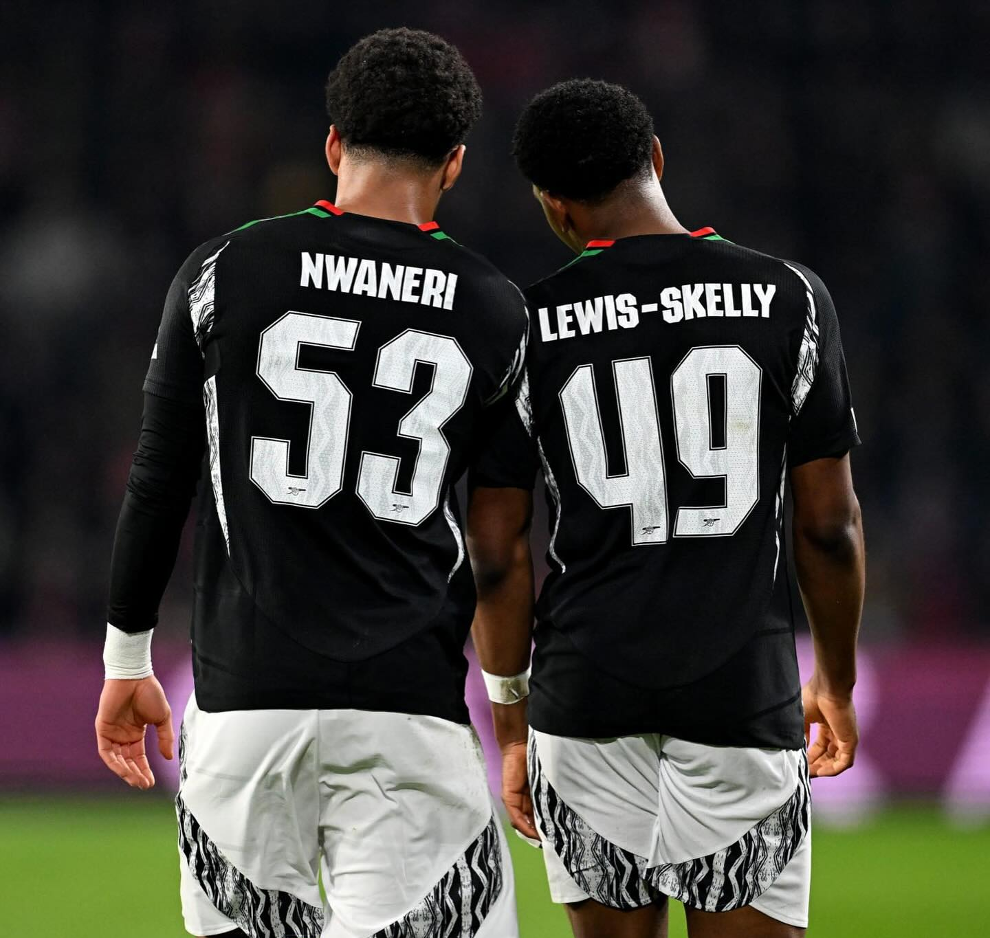 意甲赛程吃紧，阿森纳今夜临场应变，赛场秩序良好，更衣室氛围转暖的简单介绍