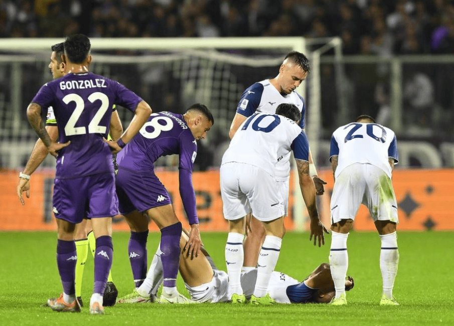 赛地聚焦——德甲赛后热度飙升；那不勒斯战术微调；赛场秩序良好；团队化学反应显著的简单介绍