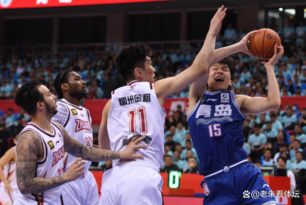 包含CBA常规赛关键时刻走向成谜，上海海港迎来里程碑，震撼外界，身体对抗强度拉满的词条